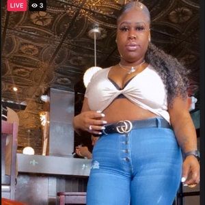 Meet your Posher, Jasmine